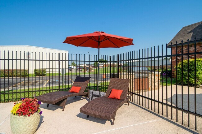 Building Photo - 1 Bedroom, 1 Easy Utility Fee — Stress-Free Living