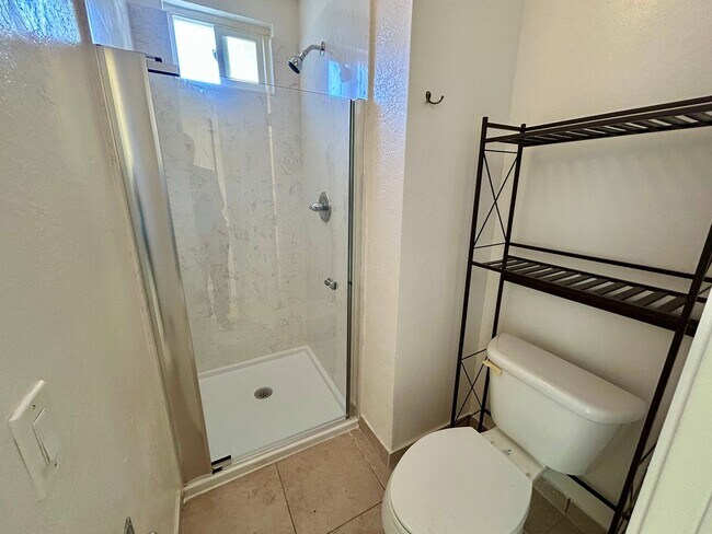 Building Photo - Beautiful Home in Great Neighborhood! Avai...