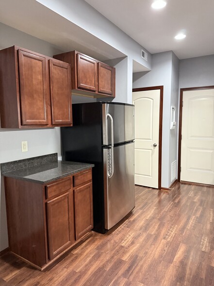 Building Photo - 1212 NE 7th Ln