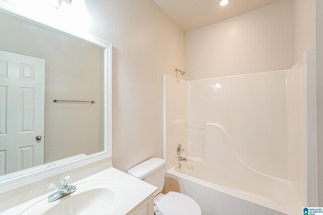 Building Photo - 2208 Spaulding Pl