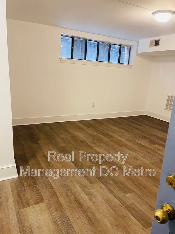 Building Photo - 815 Maryland Ave NE