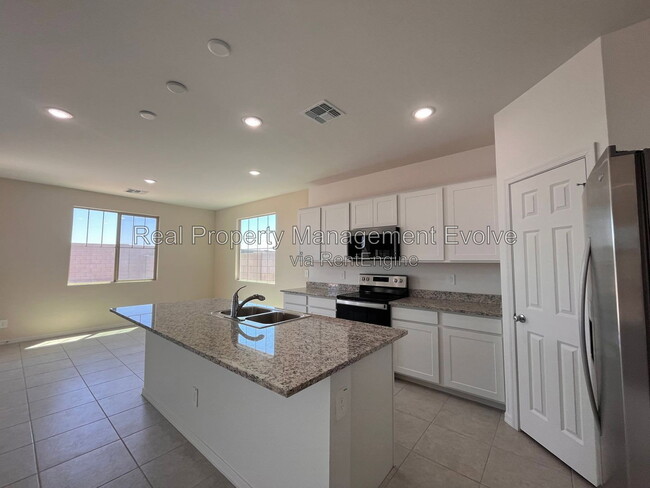 Building Photo - 4617 S 108th Ave