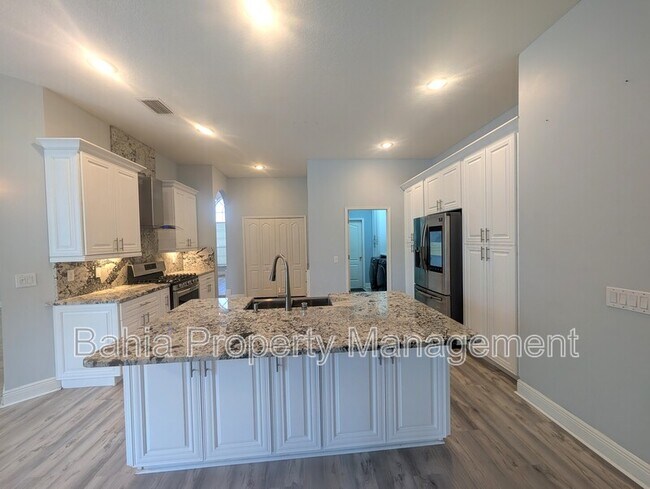 Building Photo - 10411 Riverburn Dr