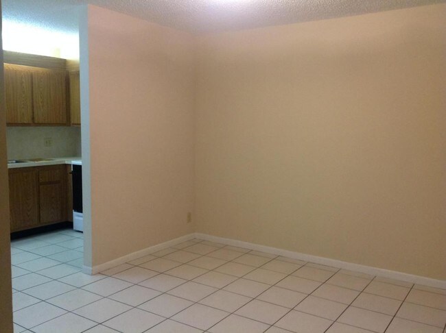 Building Photo - 166 Lake Arbor Dr