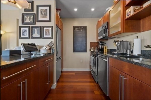 Building Photo - 20 2nd St