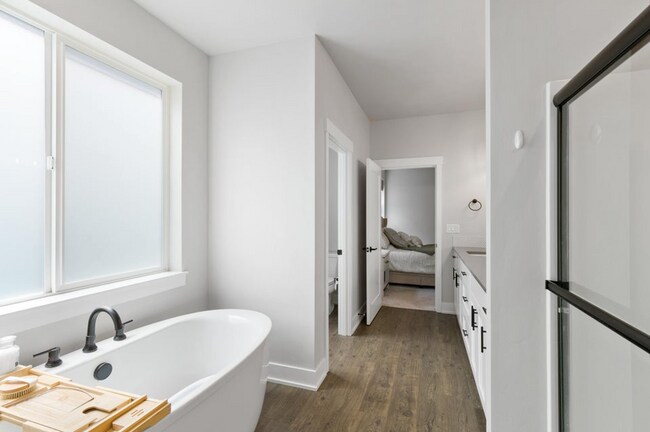Building Photo - Beautiful 3-Bed Home in Petrosa with Resor...