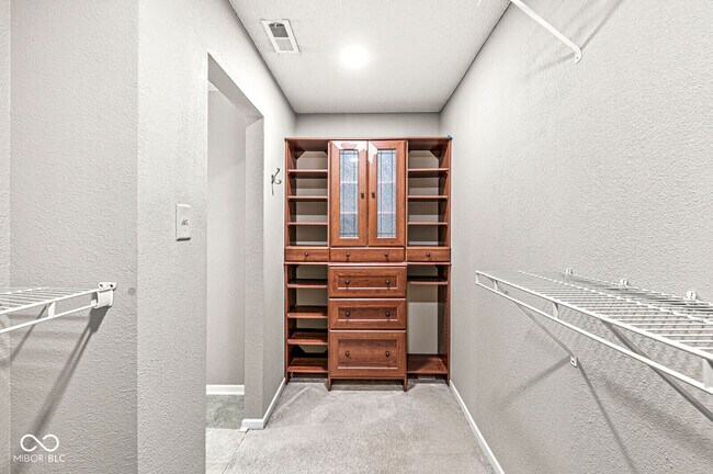 Building Photo - 5641 Buck Dr