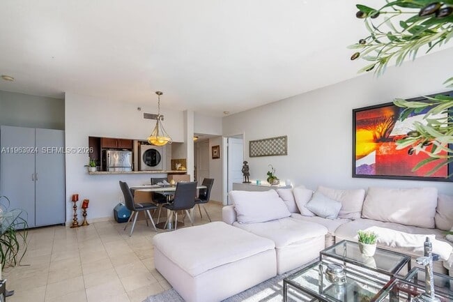 Building Photo - 540 Brickell Key Dr