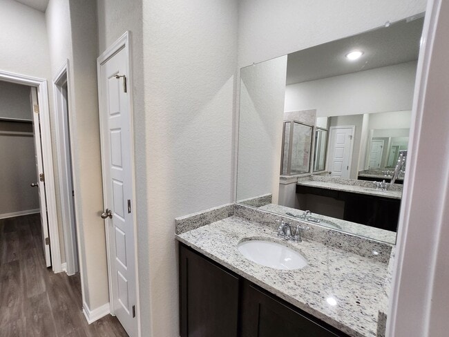 Building Photo - Luxury Living in the Heart of Cibolo!