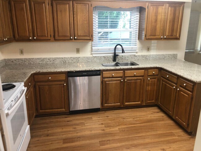 Building Photo - 2416 Creekmore Ct