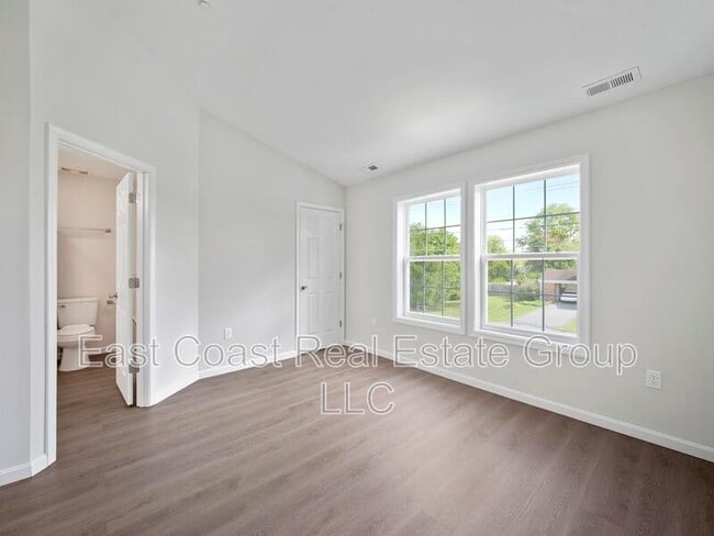 Building Photo - 105 Natural Way