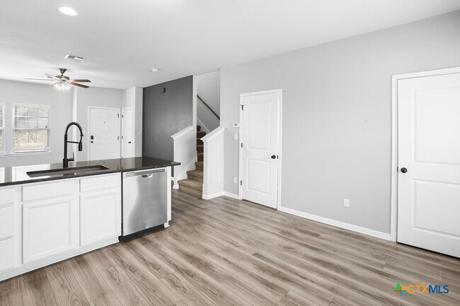 Building Photo - 105 Switchgrass St