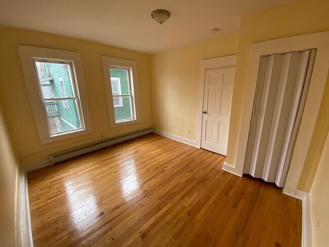 Building Photo - 373-375 Blatchley Avenue