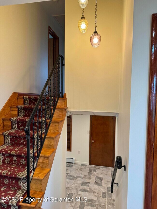 Building Photo - 433 Jessup Ave