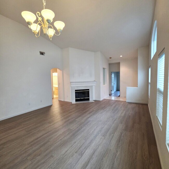 Building Photo - Clayton Single Story 3bd/2ba - Bright open living w/new flooring