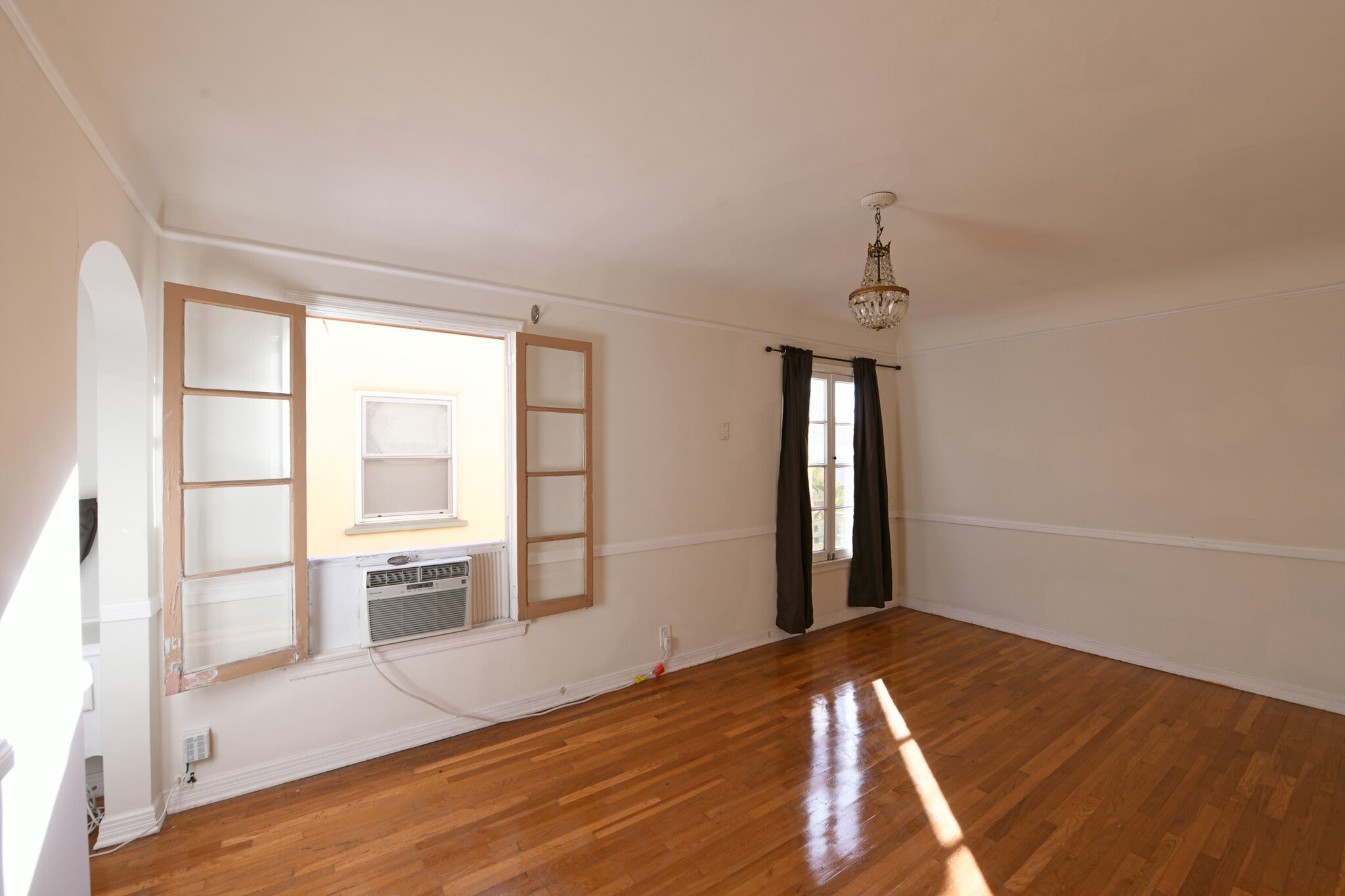 Building Photo - 913 Le Doux Rd