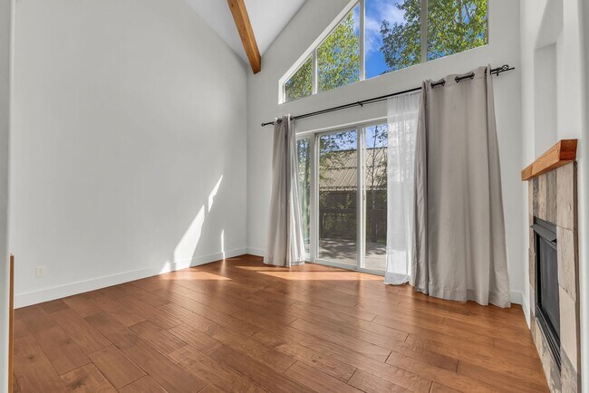 Building Photo - Quarry Village Townhome
