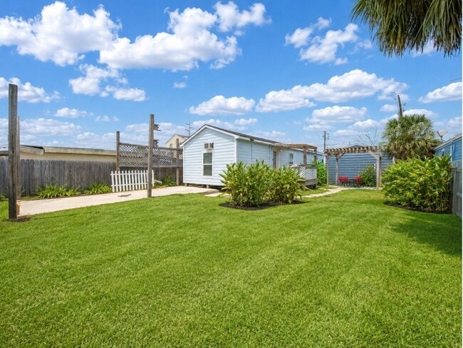 Building Photo - 6317 Heards Ln