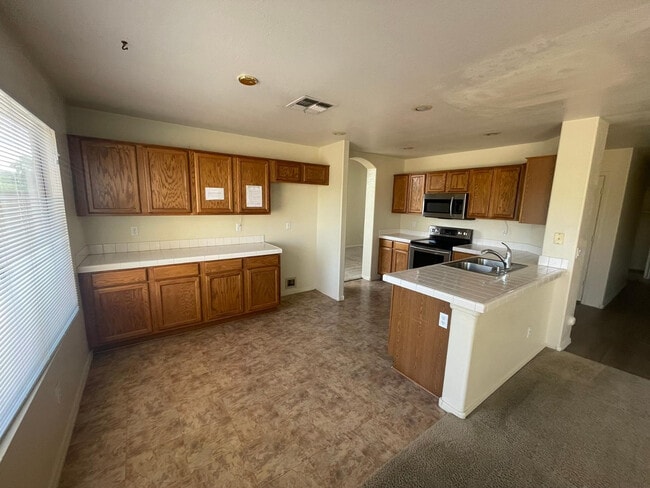 Building Photo - 324 W Colt Rd