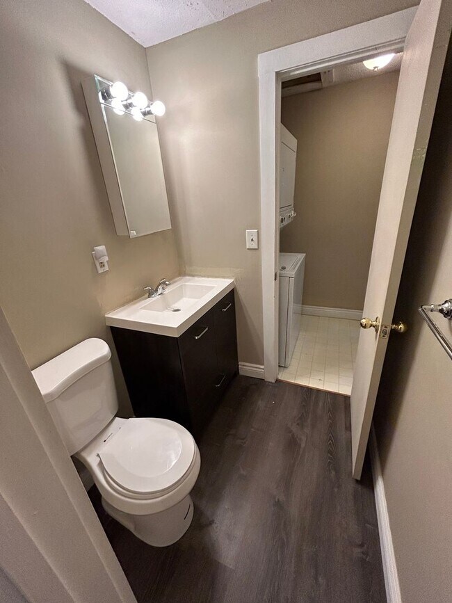 Building Photo - Cozy & Large 2 Bed 1.5 Bath in Lowell!