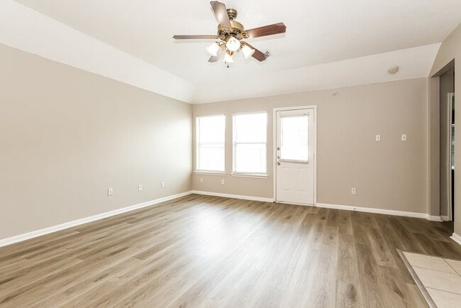 Building Photo - 1711 Rock Ridge Dr