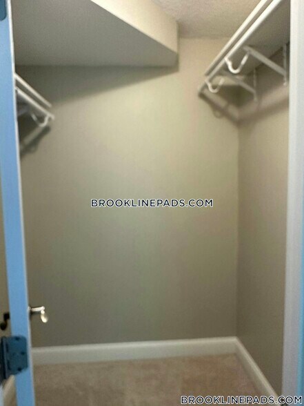 Building Photo - 1111 Beacon St