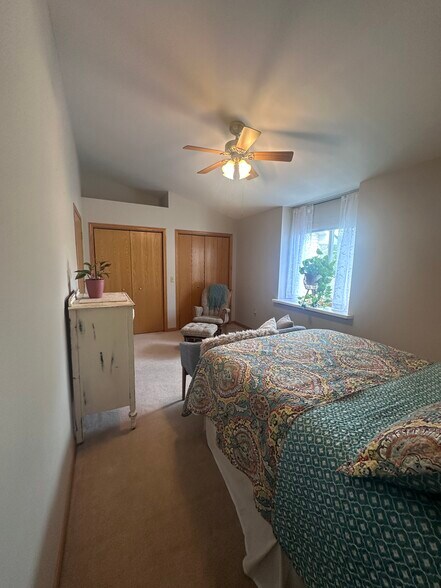 Building Photo - 442 Meadowridge Cir