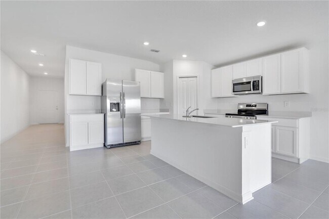 Building Photo - 2494 McKinley Dr