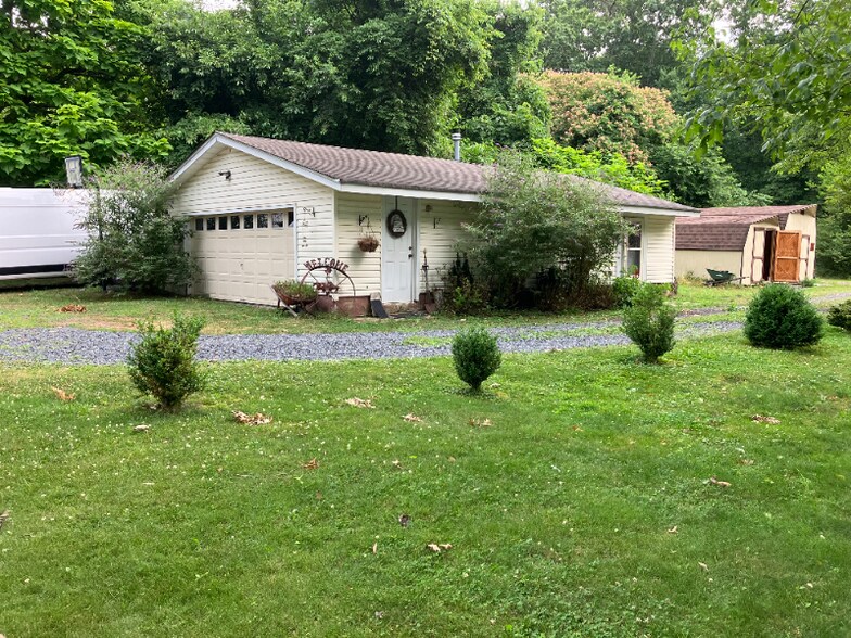 Primary Photo - 695 Harmony Rd