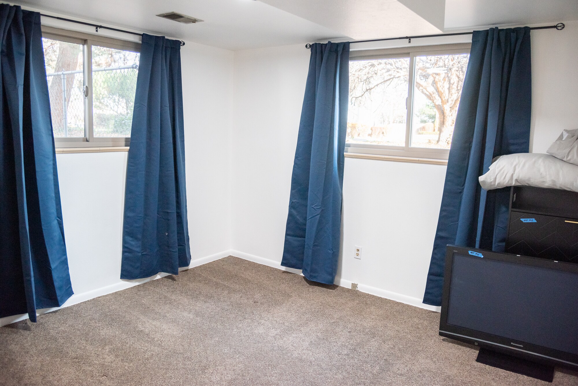 Building Photo - 9 Paramount Pky