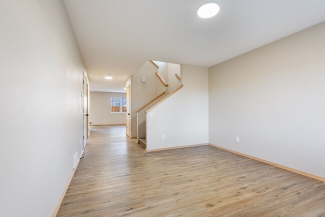 Building Photo - 4 Bed | 2.5 Bath Home with Garage, Yard & Modern Updates – SE Portland