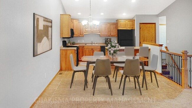 Building Photo - 3 BD, 2.5 BA TOWNHOME, DOUBLE ATTACHED GARAGE, PET FRIENDLY, WALK OUT DECK, LOTS OF SPACE!