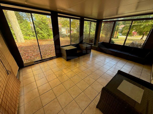 Building Photo - 7072 Lee Crest Dr