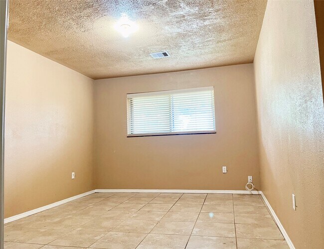 Building Photo - 8302 Coastway Ln