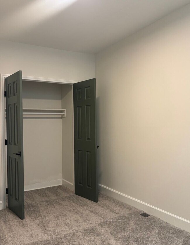 Building Photo - Newly Renovated 4BR Home in East Baltimore – Perfect for Families or Professionals!