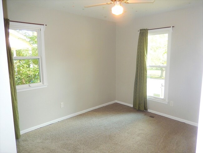 Building Photo - 3713 Sue Ellen Dr