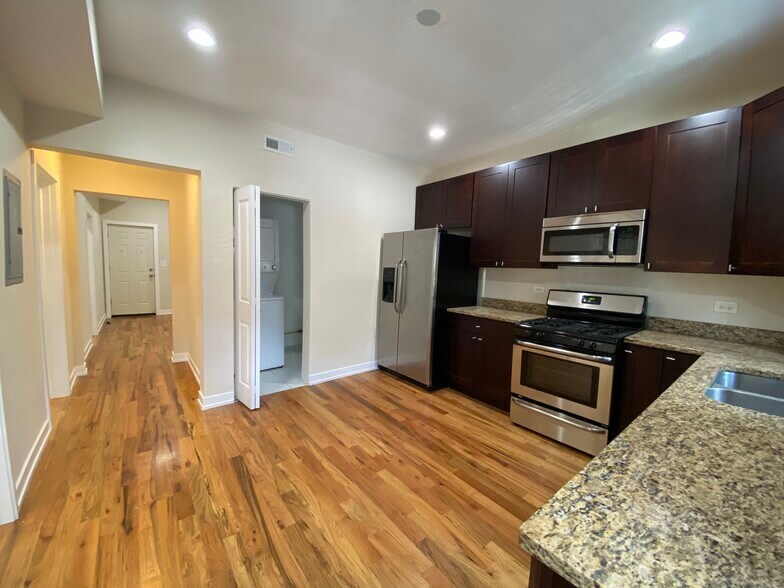 Building Photo - 2986 N Elston Ave