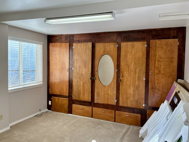 Building Photo - 385 Fir St