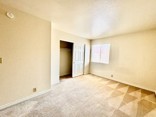 Building Photo - Las Vegas Guard-Gated Condo for Rent | 2 Bedroom Upstairs Unit | River Glen Community