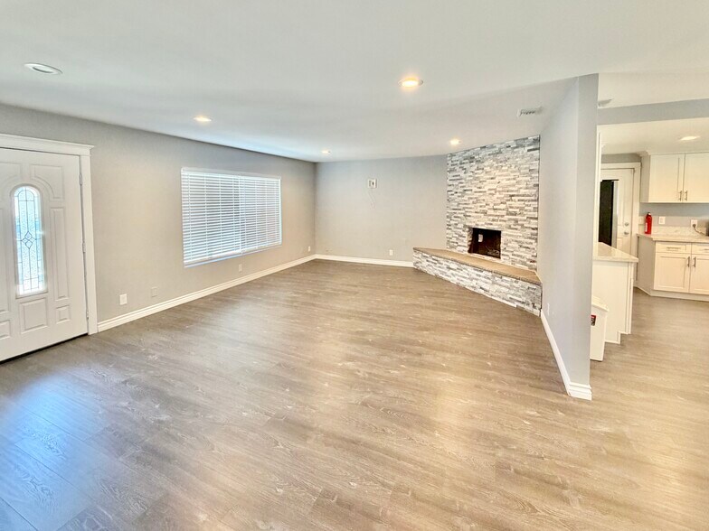 Building Photo - 1017 W Casmalia St