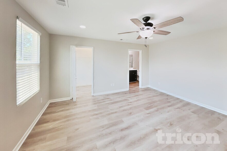 Building Photo - 1845 Belle Arbor Dr