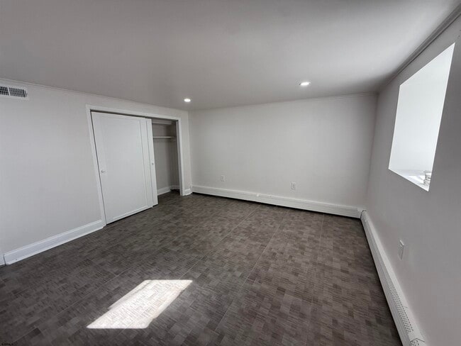 Building Photo - 102 S Raleigh Ave