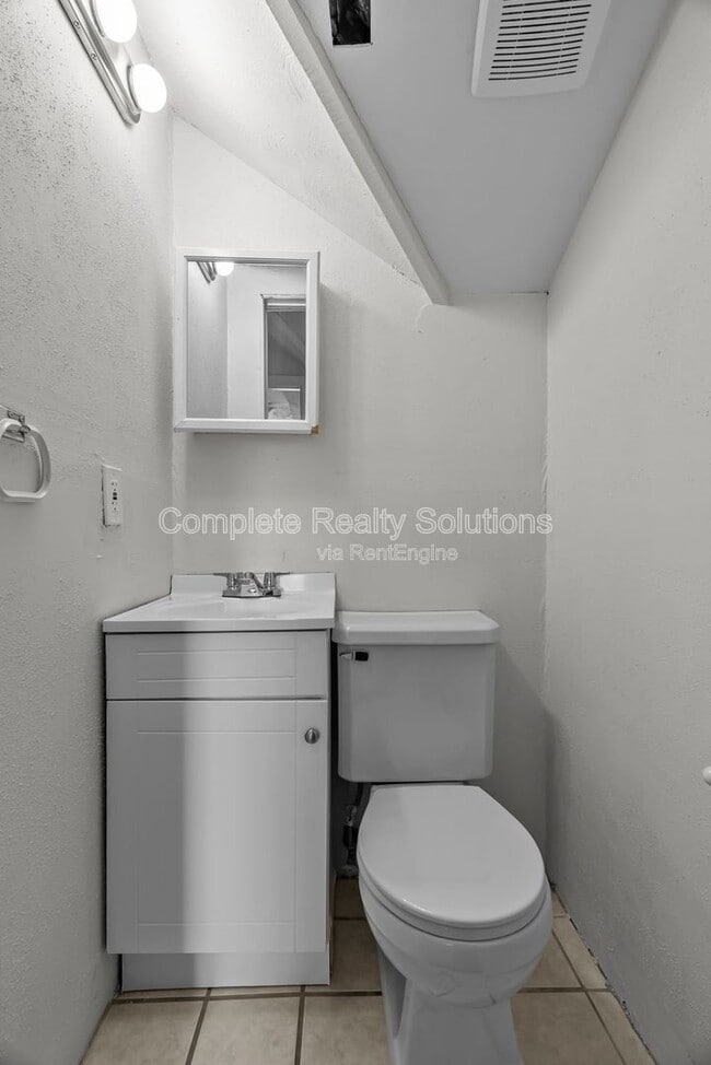 Building Photo - 8026 Wynwood Dr