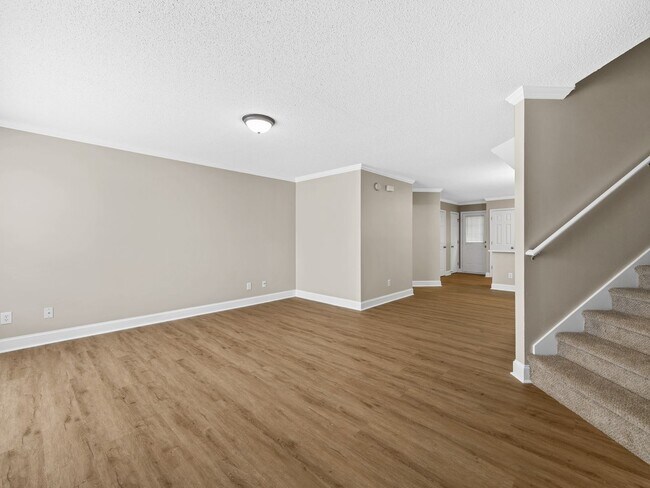 Building Photo - Newly Renovated 2BR, 2.5 BA in Greer SC