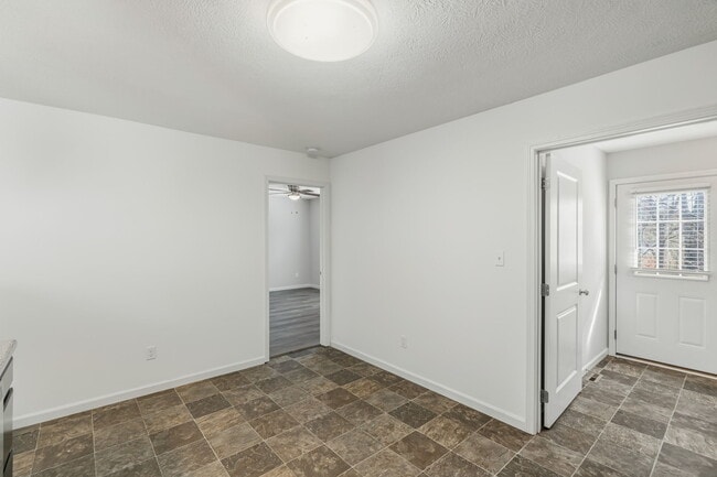 Building Photo - 2100 Paris Rd