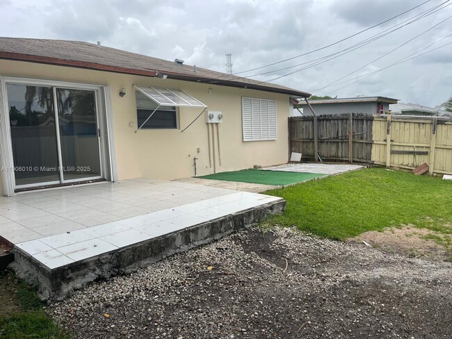 Building Photo - 18737 SW 100th Ave