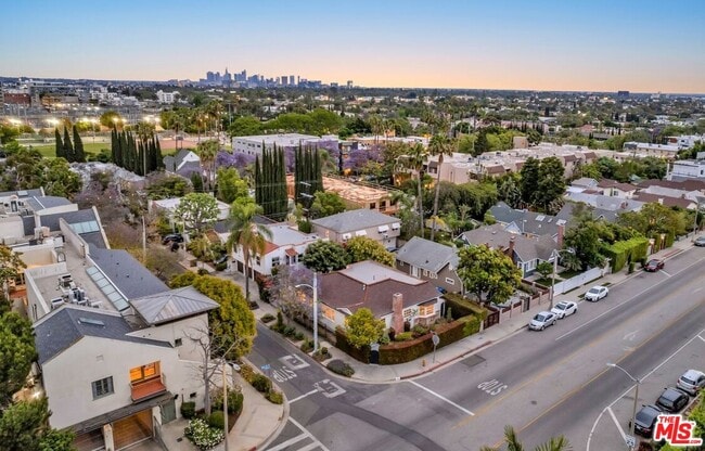 Building Photo - 958 N Vista St