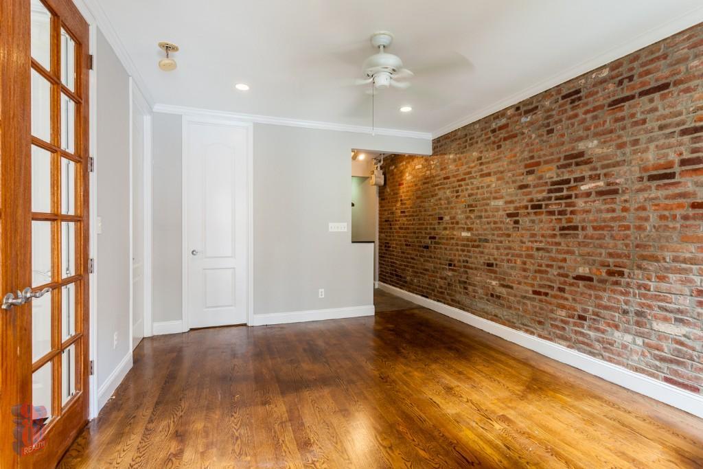 Building Photo - 346 E 18th St