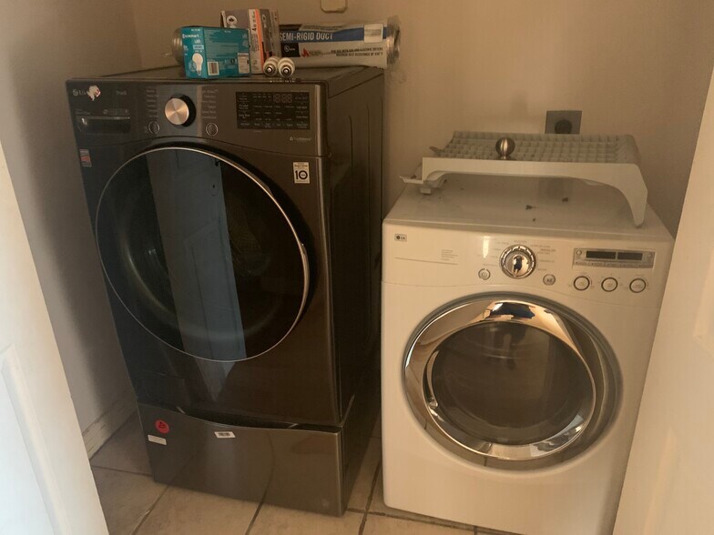 Building Photo - 10330 Panther Point Dr