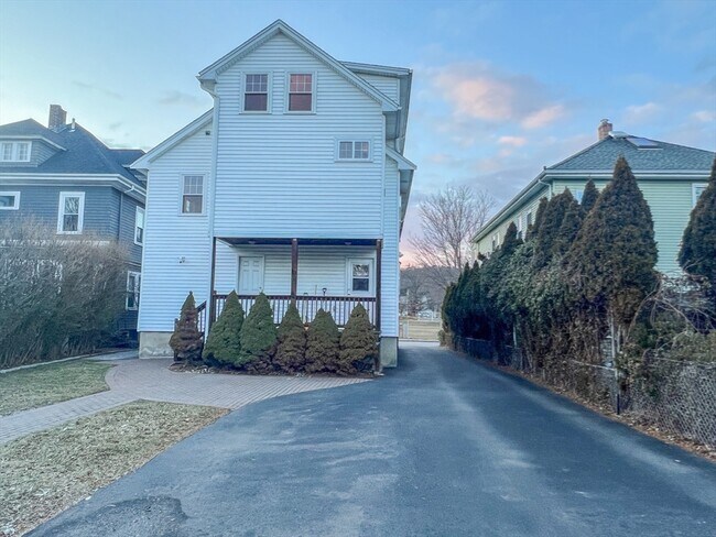 Building Photo - 267 Beech St